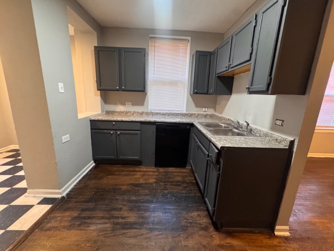 Building Photo - 5901-5911 W Huron St