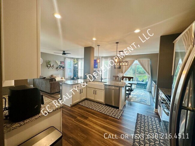 Foto del edificio - 4144 Calder Ln