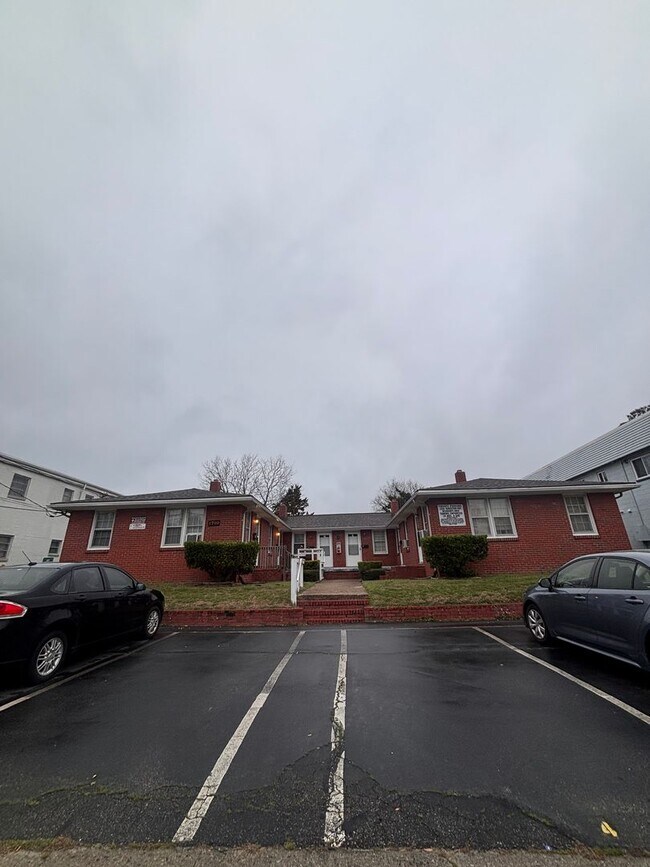 Building Photo - Cute One Bedroom Apartment in Norfolk, Bayview Beach