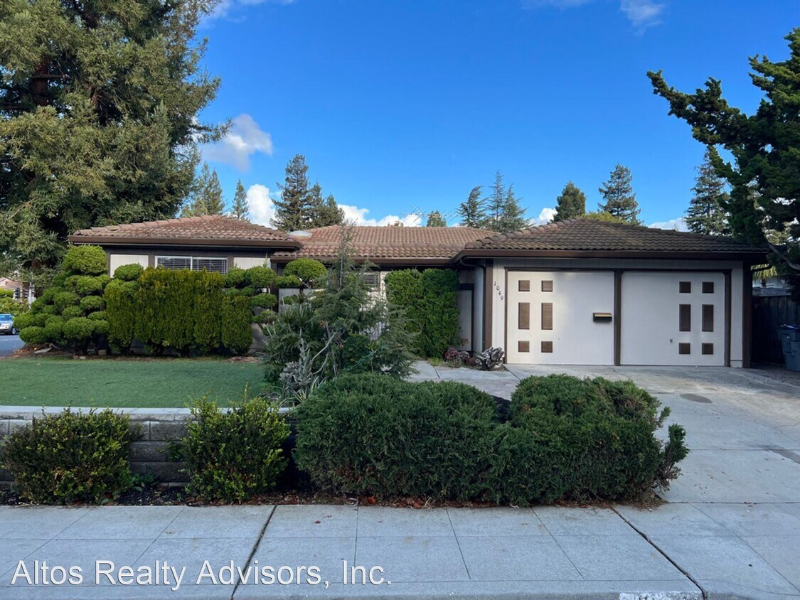 Foto principal - 5 br, 2 bath House - 1049 Azalea Drive