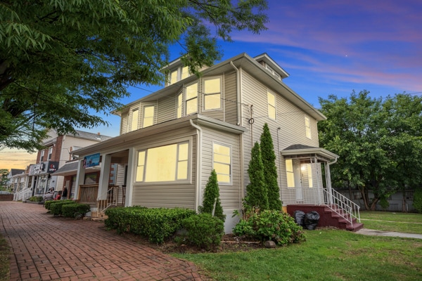 Building Photo - 1918 Greenwood Ave