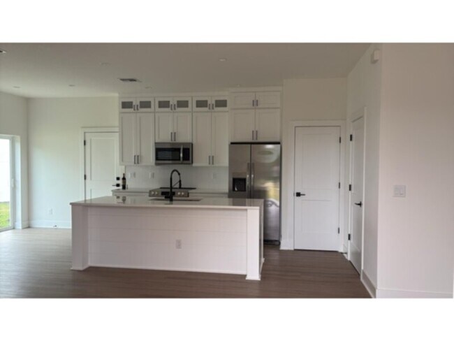 Foto del edificio - Great 3 bed 2.5 bath Duplex with Den and FENCED patio