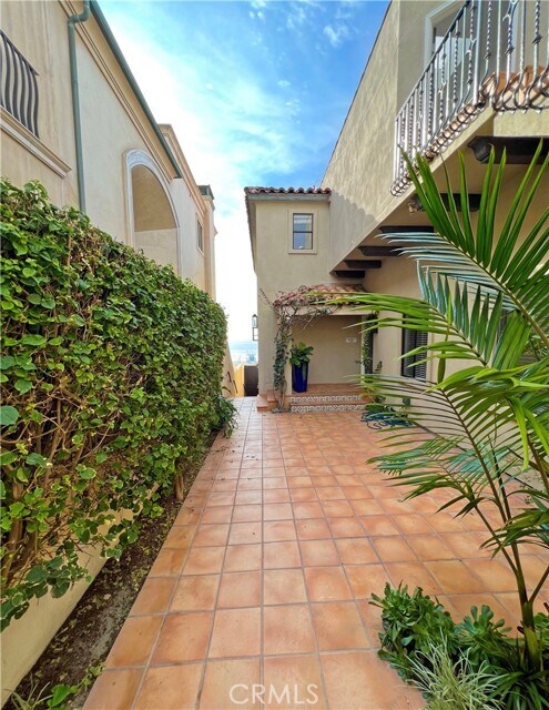 Building Photo - 1014 Strand