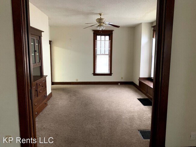 Foto del edificio - 4 br, 2 bath House - 423 S Grand Ave