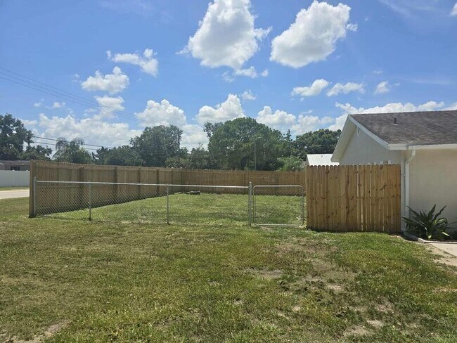 Building Photo - 5545 Gaur Ln