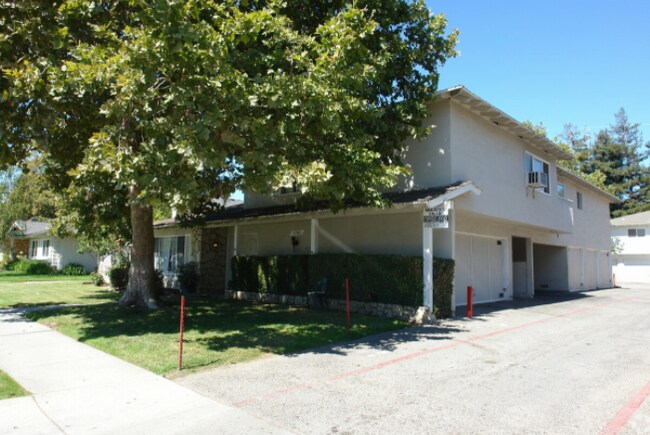 Side - 1775 De Marietta Ave