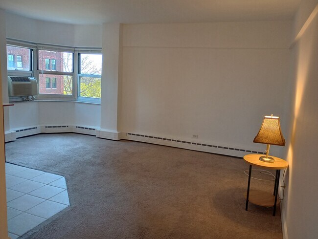 Foto del edificio - 4950 N Marine Dr