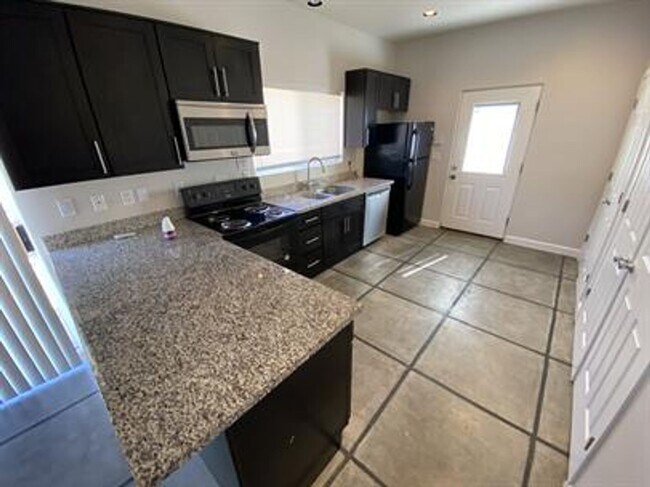 Foto del edificio - 2862 N Tyndall Ave