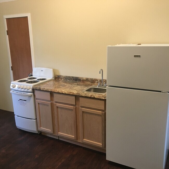 Building Photo - 12888 FM 16 E