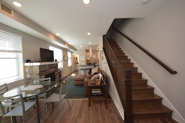 Foto del edificio - Fantastic luxury two-bedroom, two-bathroom condo in the Longfellow Neighborhood in Minneapolis!