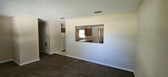 Foto del edificio - 5813 Rover Dr