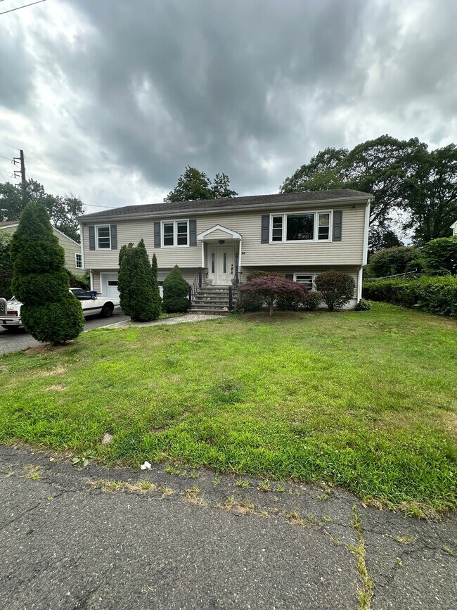 Building Photo - 25 Quinsey Dr