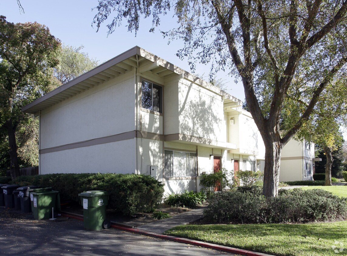 Building Photo - 1593-1599 Drake Dr