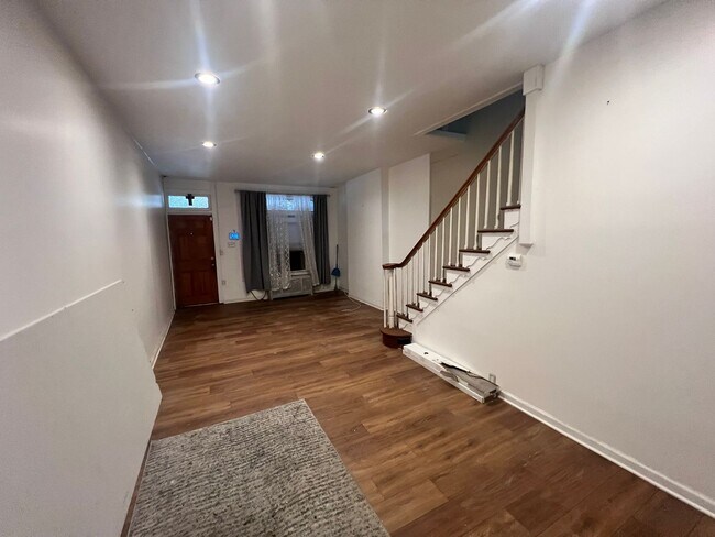 Building Photo - nice house west side must see close to 29
