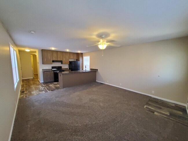 Building Photo - 10 Swallow Ct