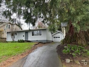 Building Photo - 7522 SW 33rd Ave