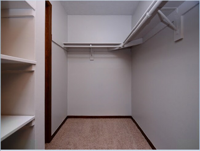 Foto del edificio - 2321 Benson Gardens Blvd