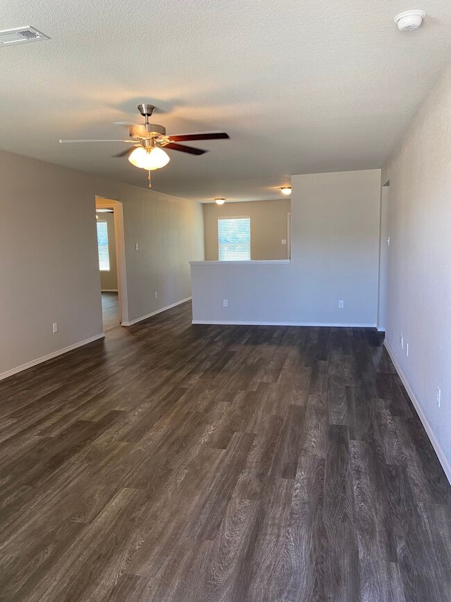 Foto del edificio - *PRE-LEASING* Four Bedroom | Two Bath Home...