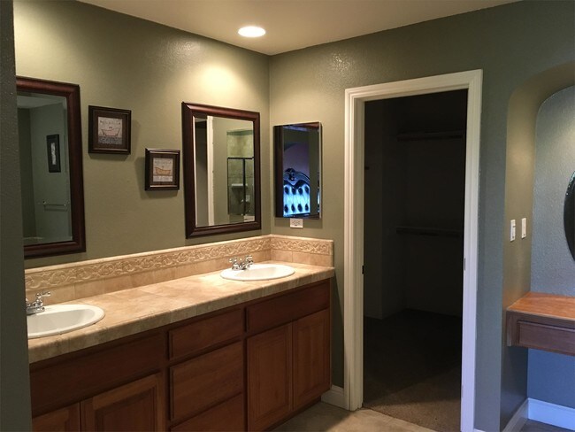 Building Photo - 2645 Castle Haven Ct
