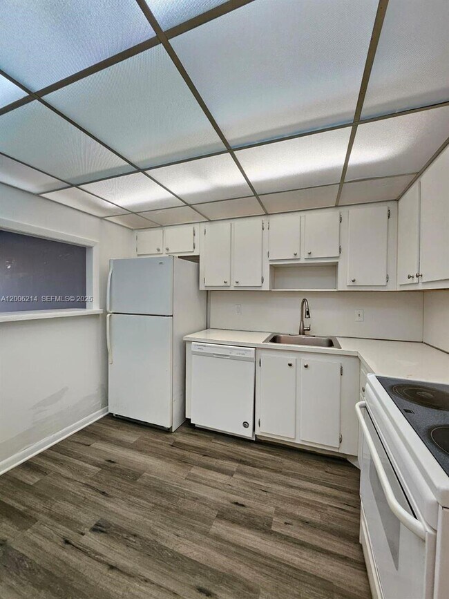 Foto del edificio - 1200 NE Miami Gardens Dr