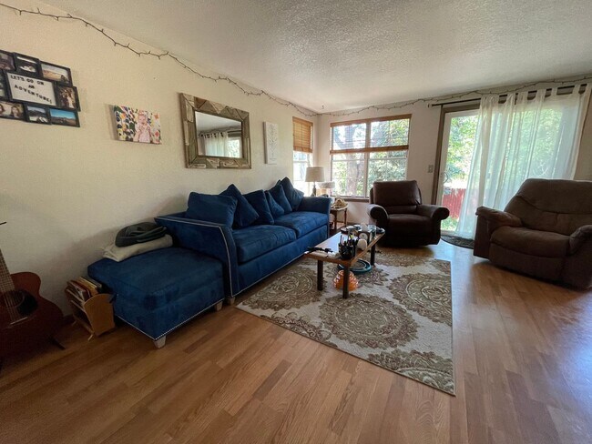 Foto del edificio - Charming 3 Bed 3 Bath Home - Available Aug...