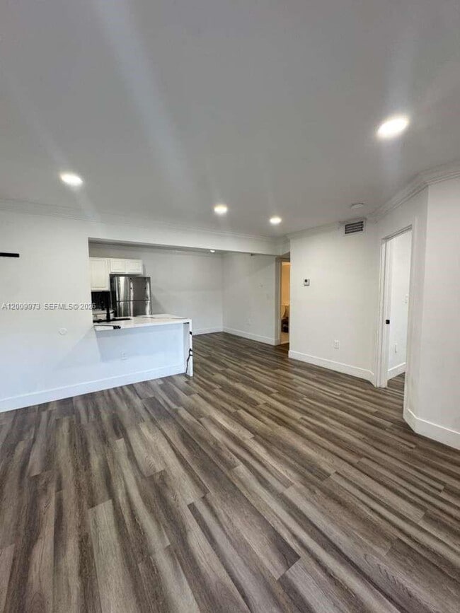 Foto del edificio - 300 Palm Cir W