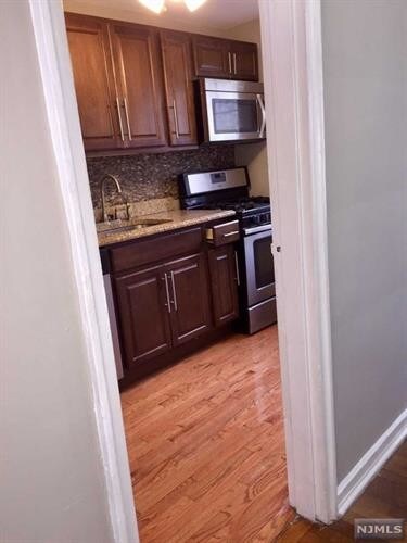 Foto del edificio - 190 Knickerbocker Rd