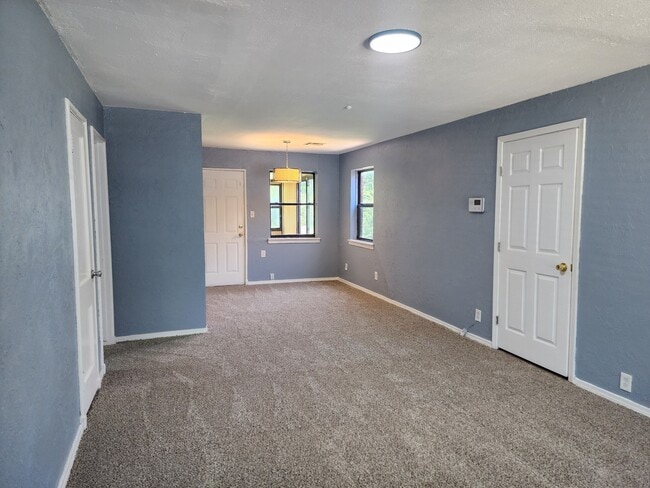 Building Photo - 4213 N Lottie Ave