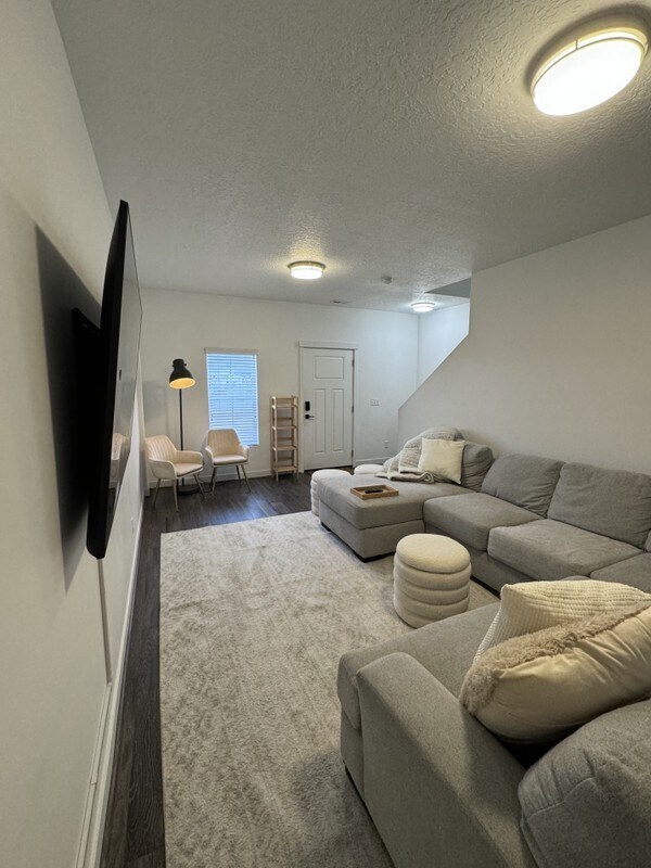 Building Photo - 635 E 380 N
