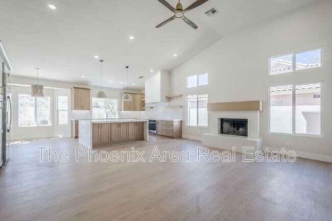 Building Photo - 1531 E Silverwood Dr