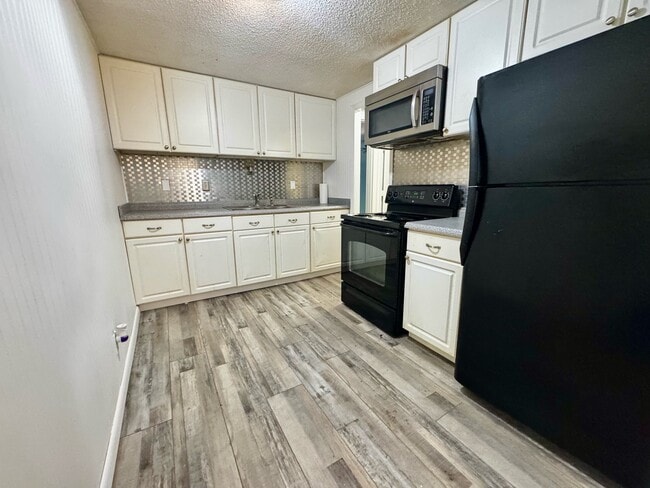 Building Photo - 5291 Dalewood Dr