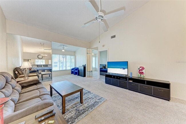 Foto del edificio - Furnished 2 Bedroom | 2 Bath - Lake Views