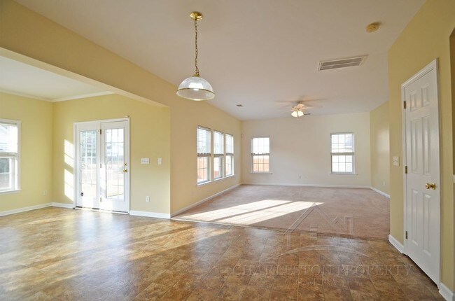 Foto del edificio - 491 Dolphin Drive- Summerville