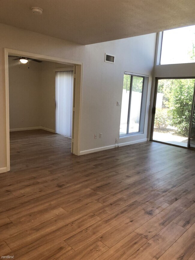 Building Photo - 3 br, 3 bath Townhome - 16608 N 56th Pl N ...