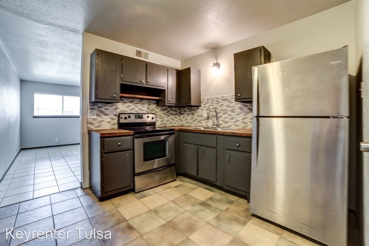 Primary Photo - 1308 N Irvington Ave