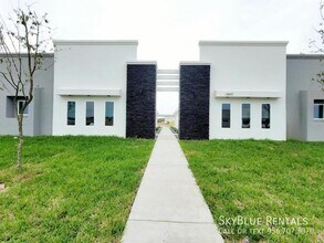 Building Photo - 3409 Fuerte Ave