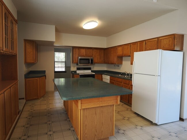 Foto del edificio - 3 Bdrm, 2.5 Bath Home off of Powers!