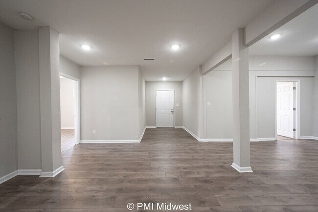 Foto del edificio - "Charming 3-Bed Duplex Retreat on E 10th S...