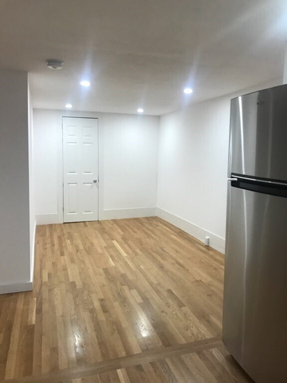 Foto del edificio - 506 E Broadway