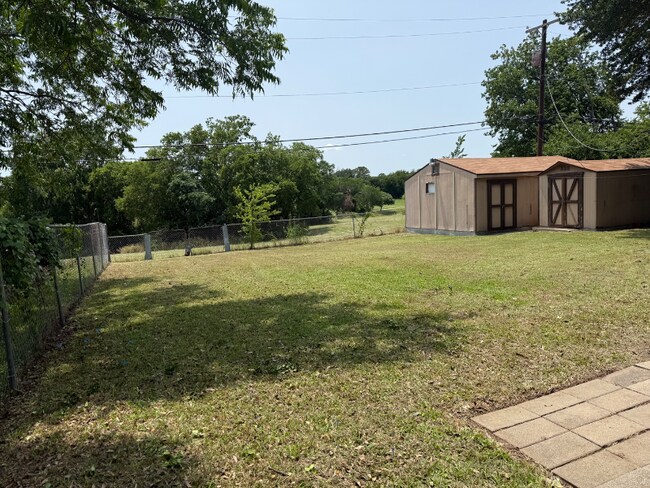Foto del edificio - 963 Pebblebrook Dr