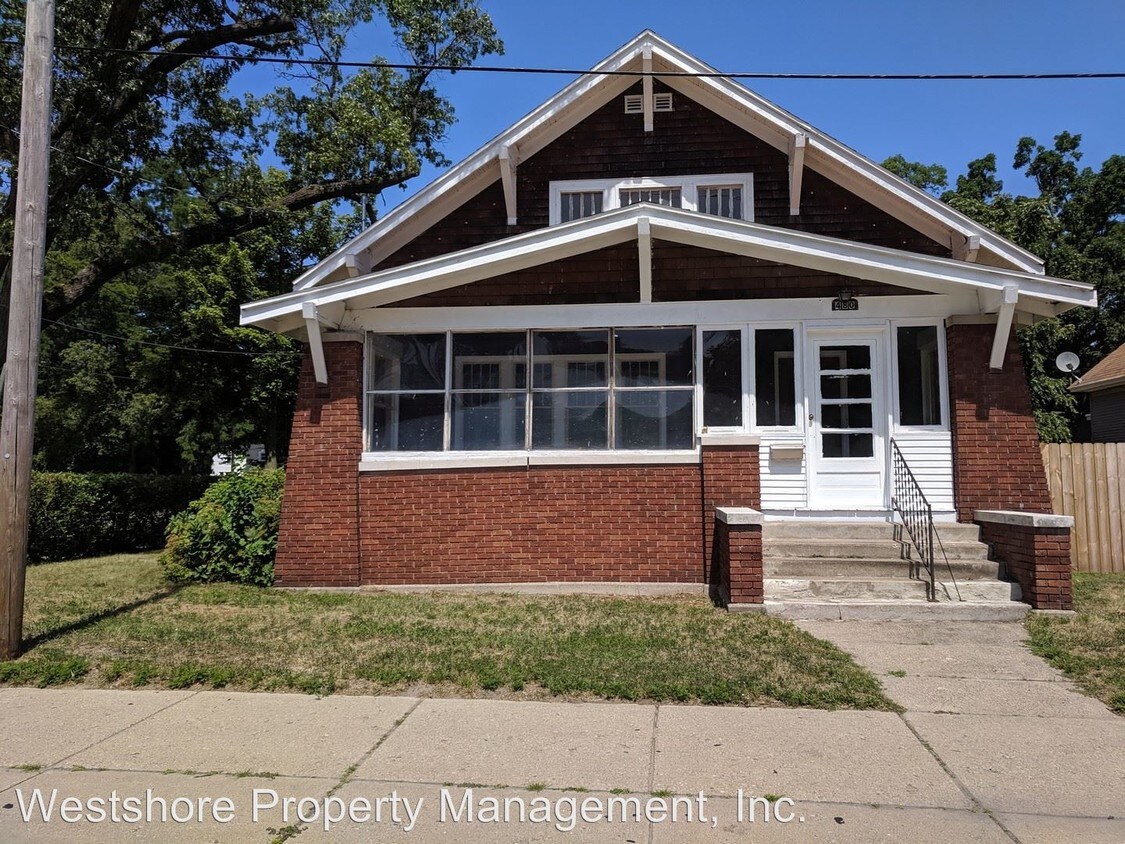 Primary Photo - 4 br, 2.5 bath House - 480 E Apple Ave.