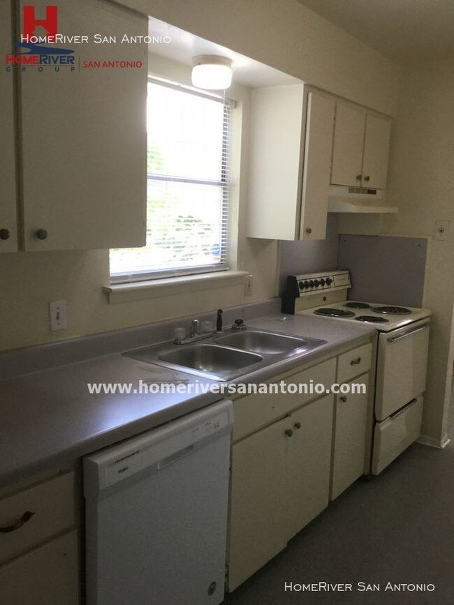 Foto del edificio - 2740 Woodbury Dr