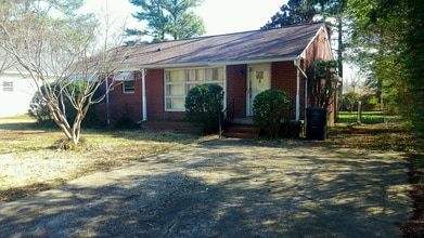 Building Photo - 211 Hubbard Ln