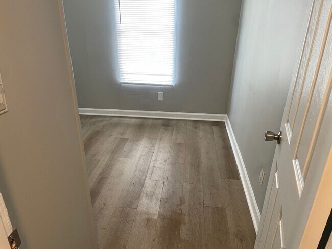 Foto del edificio - 755 Old Branch Rd