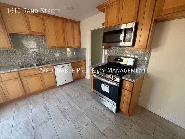 Building Photo - 1610 Rand St