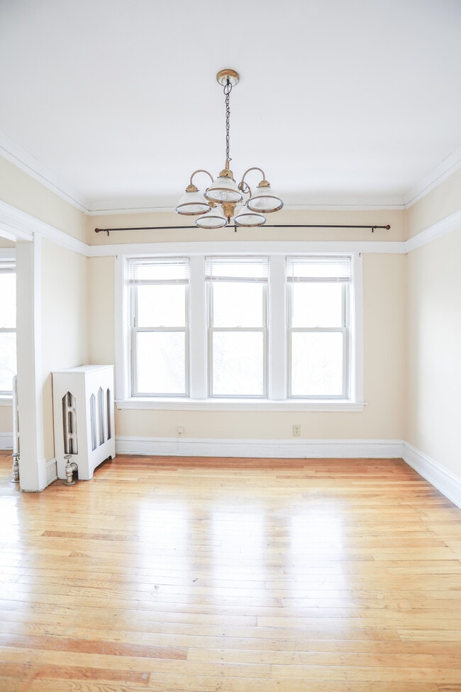Building Photo - 4452 N Damen Ave