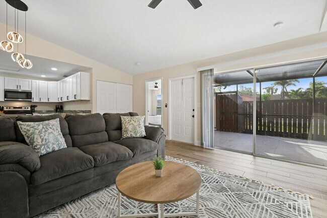 Building Photo - 6314 Royal Woods Dr