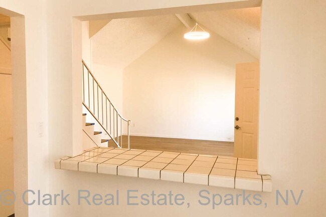 Building Photo - Check out this cozy townhouse in the heart...