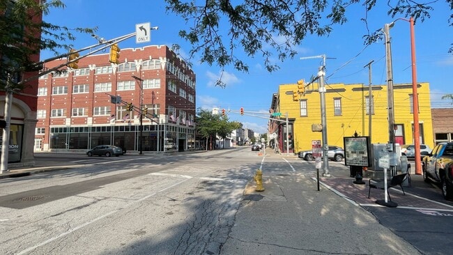 Building Photo - Downtown Lafayette Apartment