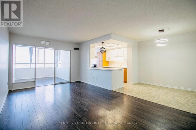 Photo du bâtiment - 100 County Ct Blvd